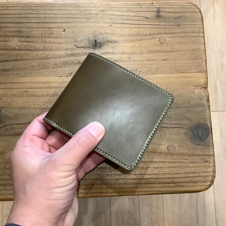 オイルコードバンオリーブ×ルガトショルダーワイン 二つ折り財布 小銭入れあり
