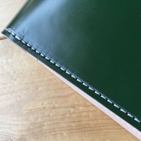 コードバングリーン×ナチュラル牛革 二つ折り財布 小銭入れあり