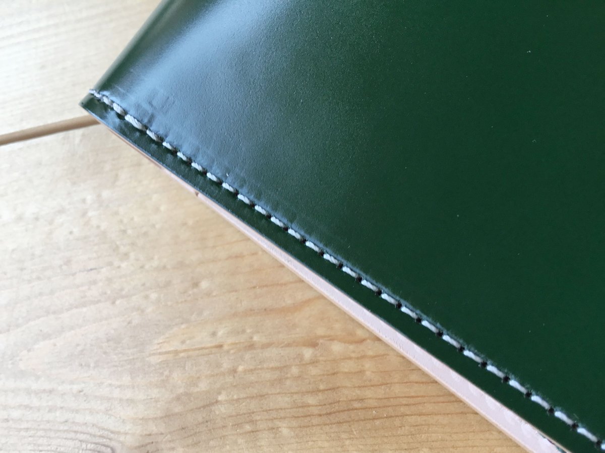 コードバングリーン×ナチュラル牛革 二つ折り財布 小銭入れあり