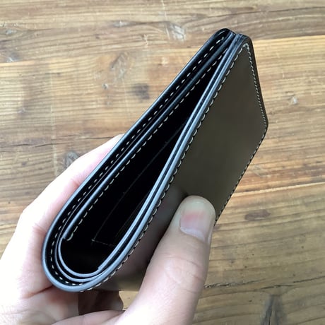 オイルコードバン黒×ルガトショルダー黒 二つ折り財布 小銭入れ無し