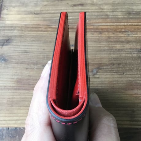 オイルコードバン黒×ルガトショルダー赤 二つ折り財布 小銭入れあり