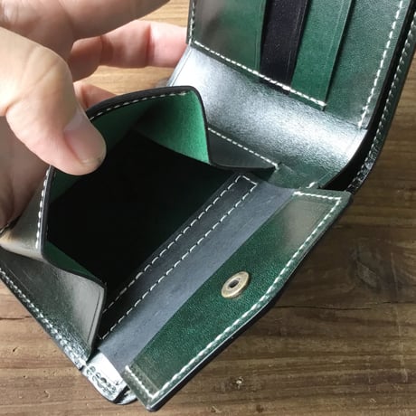 オイルコードバン黒×ルガトショルダーグリーン 二つ折り財布 小銭入れあり