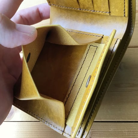 オイルコードバン黒×ルガトショルダーイエロー 二つ折り財布 小銭入れあり