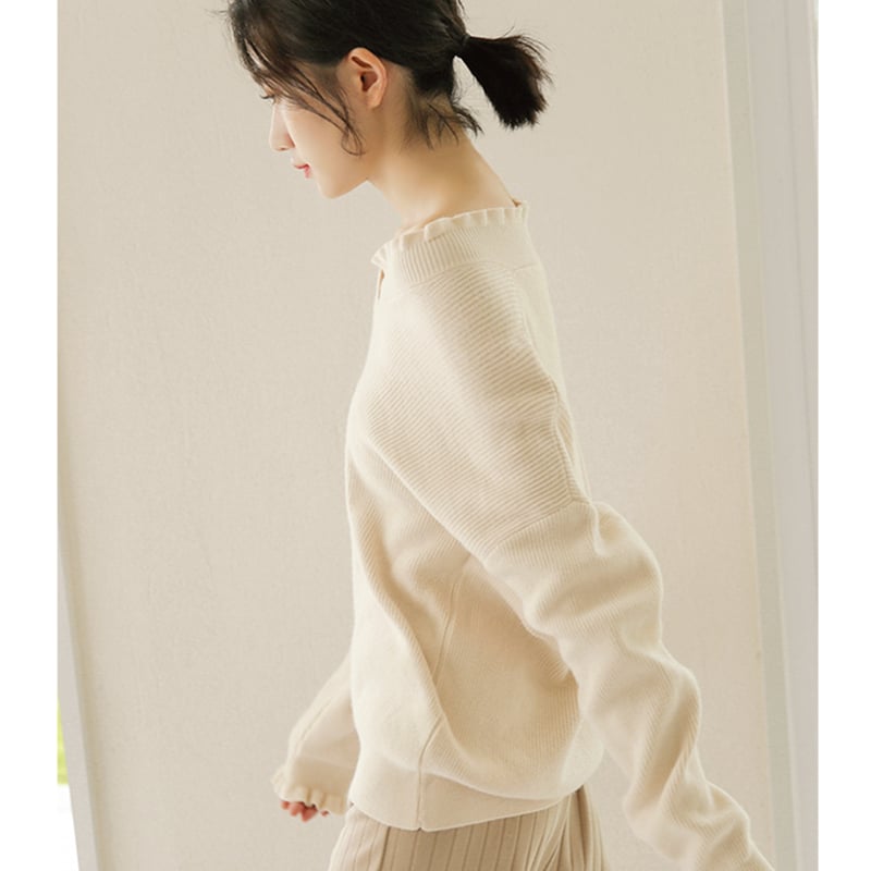 FENDI フリルオフショルダー長袖ニット　肩出し　アイボリー FENDI フリルオフショルダー長袖ニット肩出しアイボリー