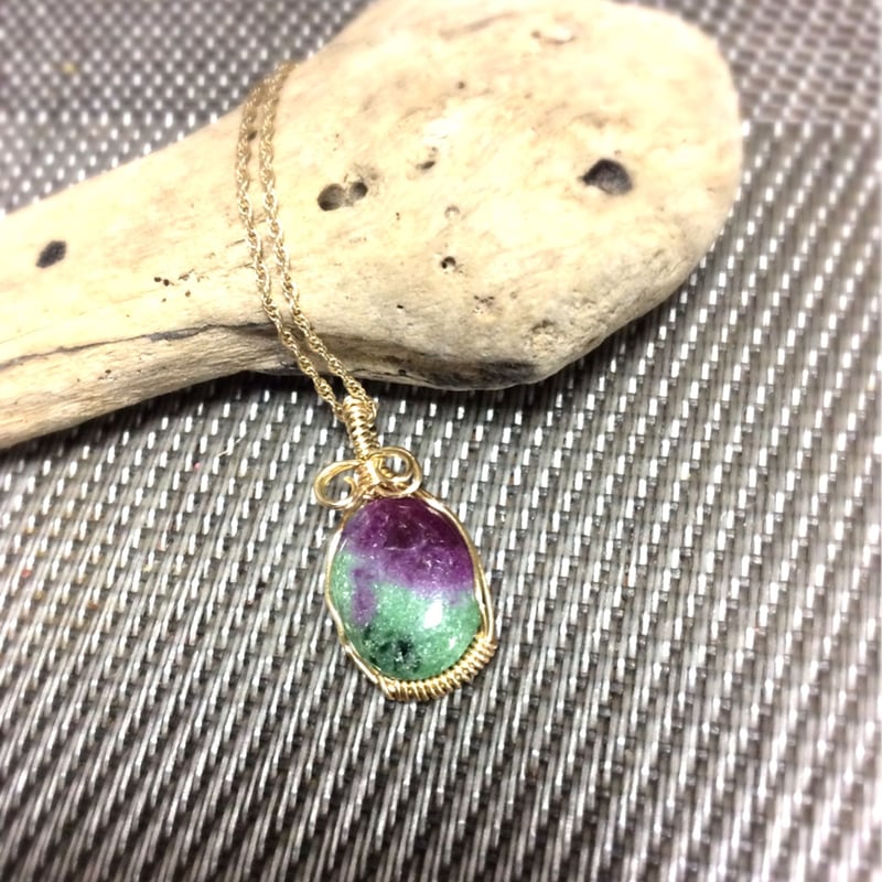 エリザベス　ロードナイト・ルビーインゾイサイトのマクラメネックレス マクラメネックレス ルビーインゾイサイド、ロードナイト - メルカリ