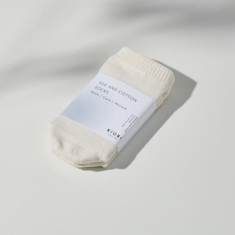 【PURE SILK & COTTON SOCKS】ECRU