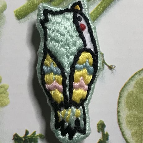 鳥の刺繍ブローチ