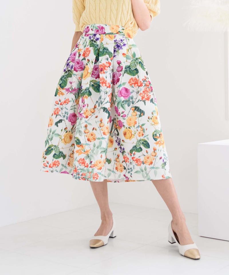 残りわずか〉【再入荷】flower tuck volume flare skirt | Ch 