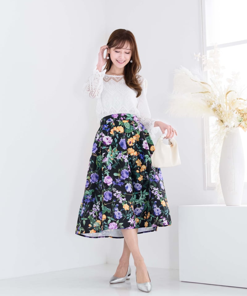 残りわずか〉【再入荷】flower tuck volume flare skirt | Ch 