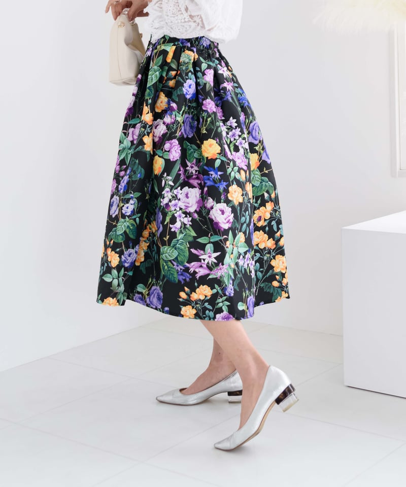 残りわずか〉【再入荷】flower tuck volume flare skirt | Ch 