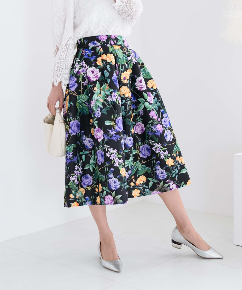 残りわずか〉【再入荷】flower tuck volume flare skirt | Ch 