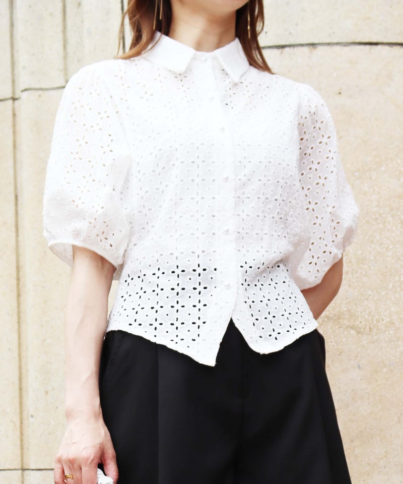 残りわずか〉cambric cotton west ribbon blouse | Chóu