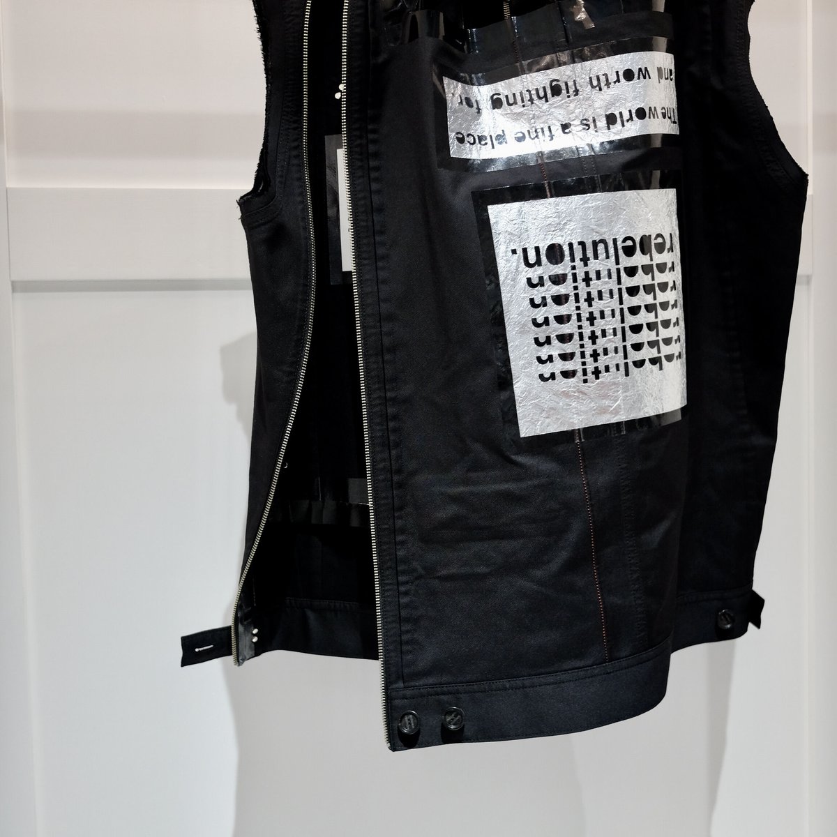 sleeveless side back zip work jacket? | TAKAHIR