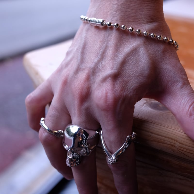 bone shaped band ring. / silver | TAKAHIROMIYAS