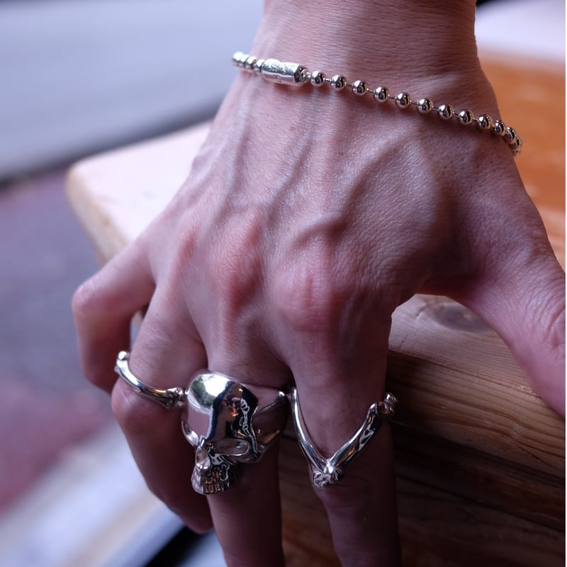 bone shaped victory ring. / silver | TAKAHIROMI bone shaped victory ring. / silver | TAKAHIROMI
