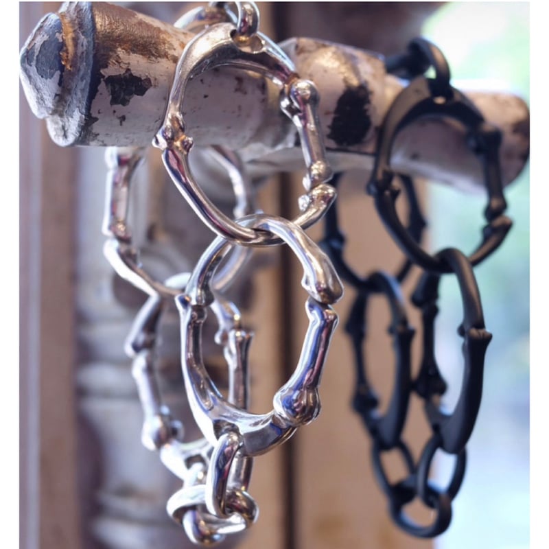 bone shaped carabiner bracelet. -L- / black | T