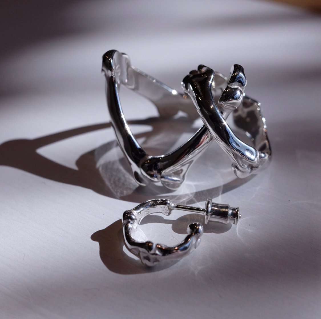 bone shaped earrings. -S- / silver | TAKAHIROMI
