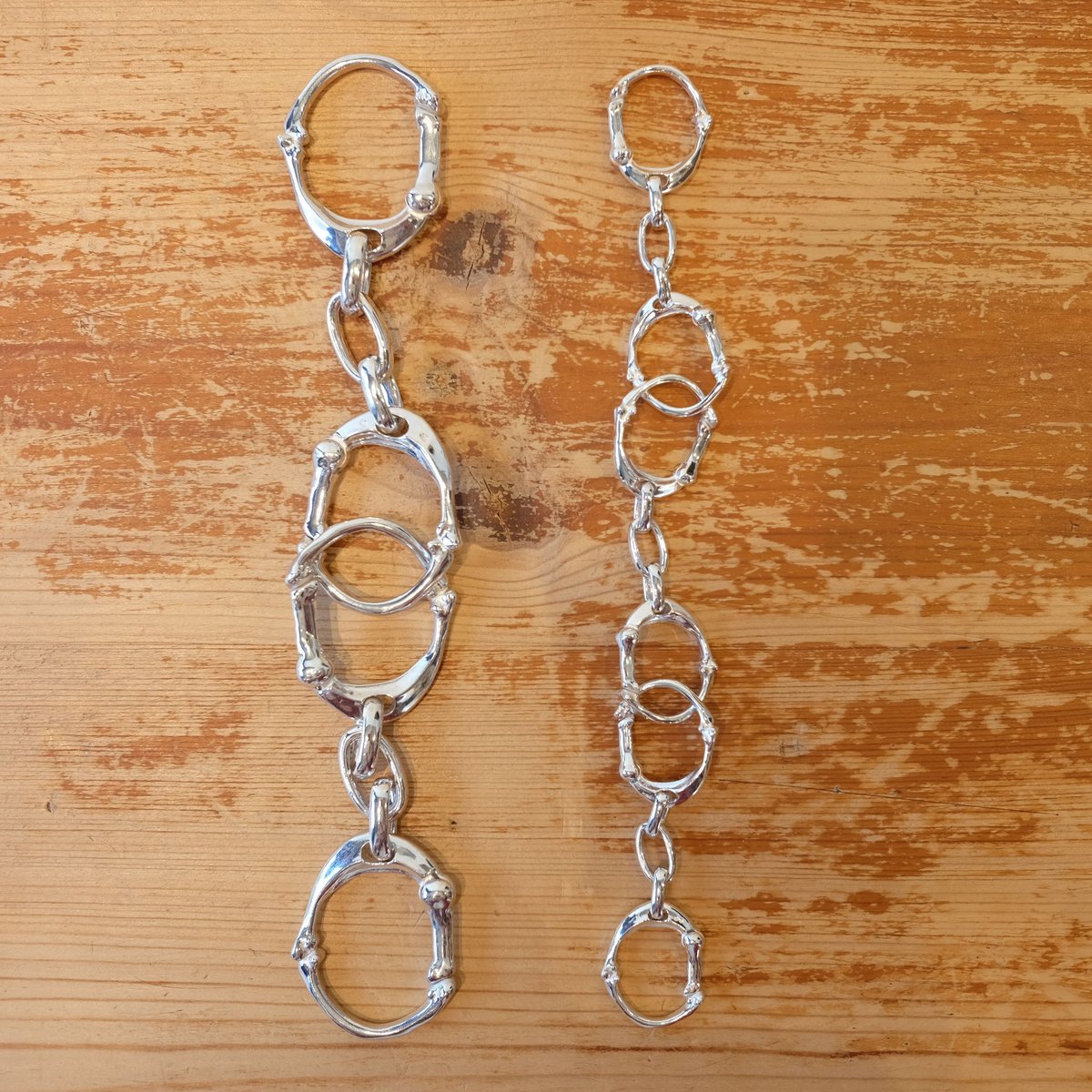 bone shaped carabiner bracelet. -L- / silver |