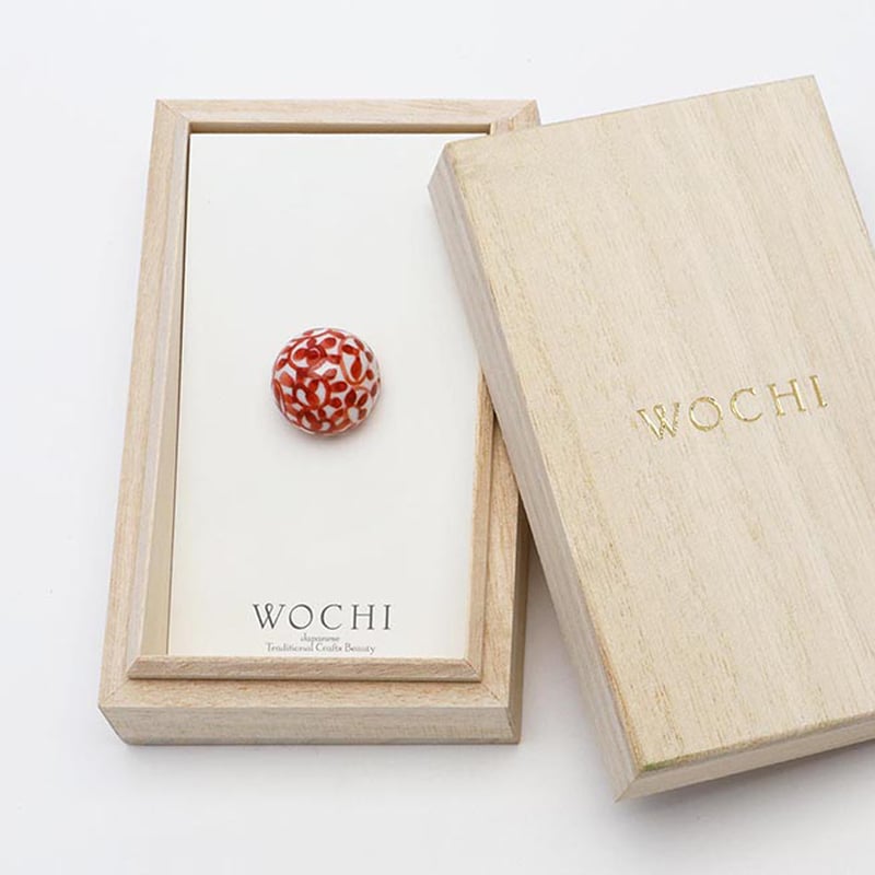 有田焼 赤絵「蛸唐草」ピンブローチ | wochi-j.shop 有田焼 赤絵「蛸唐草」ピンブローチ | wochi-j.shop