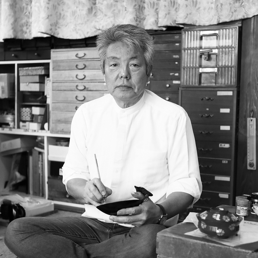 櫻妓　黒柿木製　デザインブローチ　漆塗り指輪＆イヤリングセット 輪島黒漆 蒔絵「唐草」ピンブローチ | wochi-j.shop