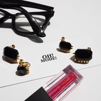 BLACK JEWELRY WITH STUDS EARRING