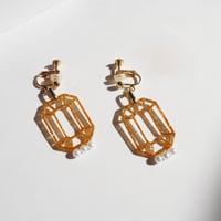 GOLD JEWELRY FLAME WITH PEARL EARRING