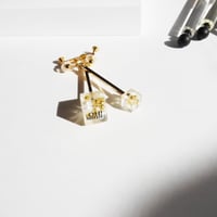 CLEAR CUBE AND METAL BAR EARRING