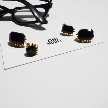 BLACK JEWELRY WITH STUDS EARRING