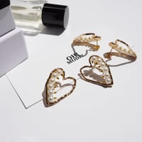 HEART FLAME STUDS & PEARL EARRING