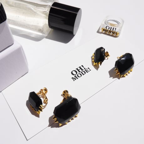 BLACK JEWELRY WITH STUDS EARRING
