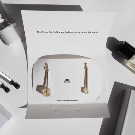 CLEAR CUBE AND METAL BAR EARRING