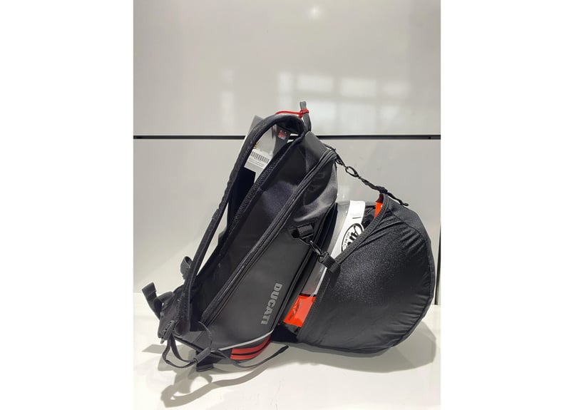 lynch. 　リュック　鋲付 Redline B4 - マルチリュックサック 981077029 | Ducati Hiro