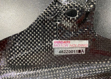カーボン製右サイドパネル 482Z0011A for HYPERMOTARD