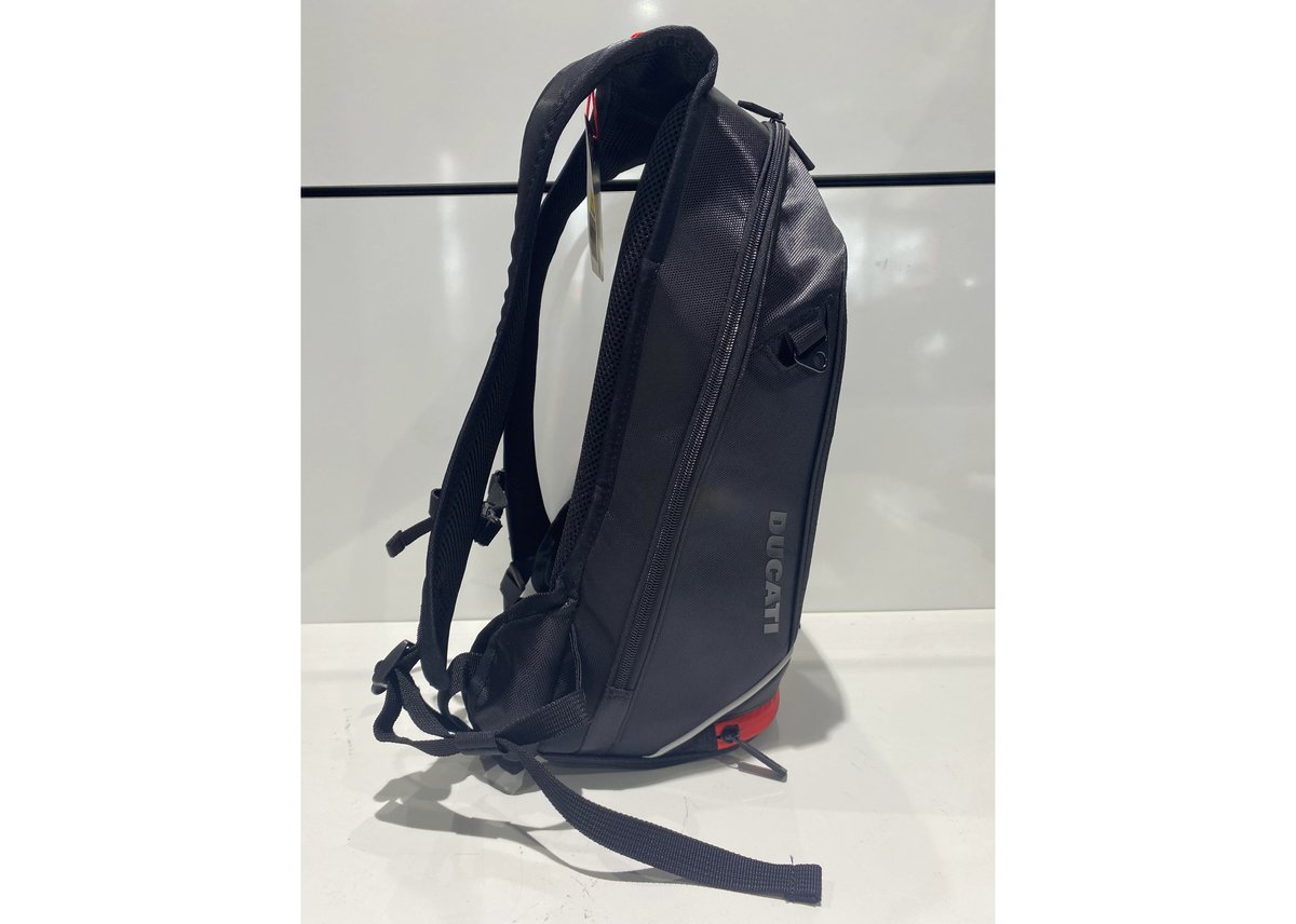 匿名配送 BloodStorm CLUB BODY LINE 黒 リュック 悪魔 UNDER ARMOUR アンダーアーマー UAハッスル6.0 バックパック