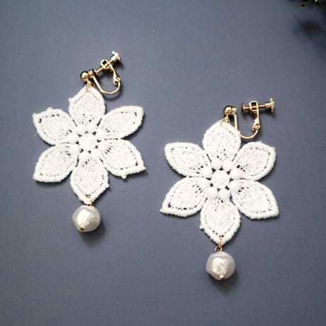 【earrings / pierces】ホワイト  × パール -フラワー-