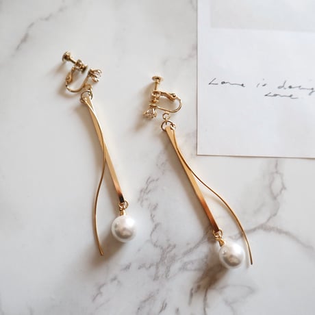 【earrings / pierces】ゴールドウェーブ × パール