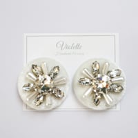 【earrings / pierces】*ホワイトベロアボタン × パール × クリスタル