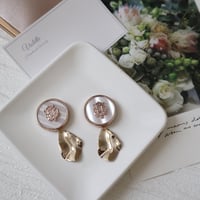 【earrings】*アンティークボタン × ゴールド