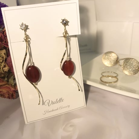 【earring / pierces】赤メノウ×ゴールドウェーブ