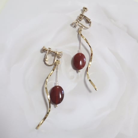 【earring / pierces】赤メノウ×ゴールドウェーブ