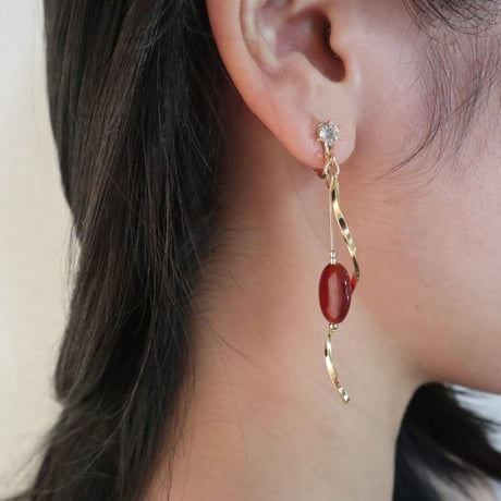 【earring / pierces】赤メノウ×ゴールドウェーブ
