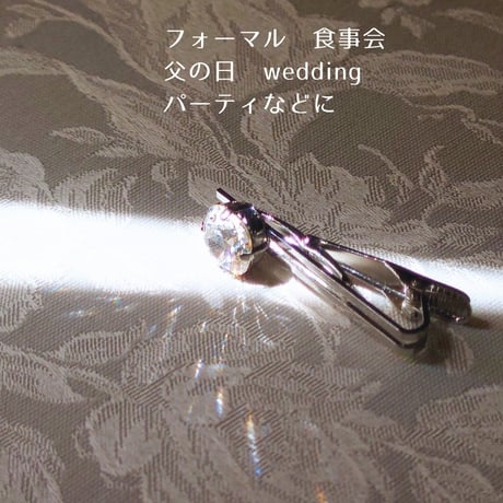 ネクタイピン　クリスタル　キラキラ　フォーマル　パーティ　メンズアクセサリー