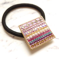 ヘアゴム　スワロフスキー　ビーズ　パール　刺繍風　オリエンタル　エキゾチック　ピンク　スクエア