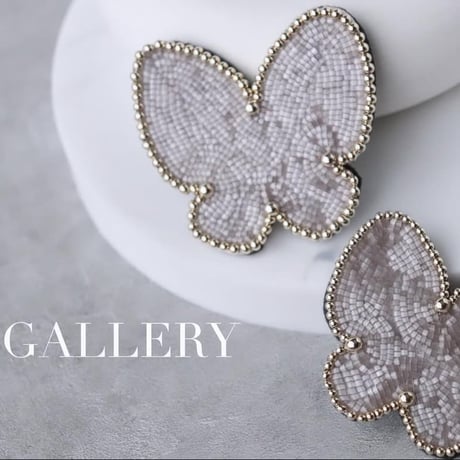 butterflyブローチ　グレージュ