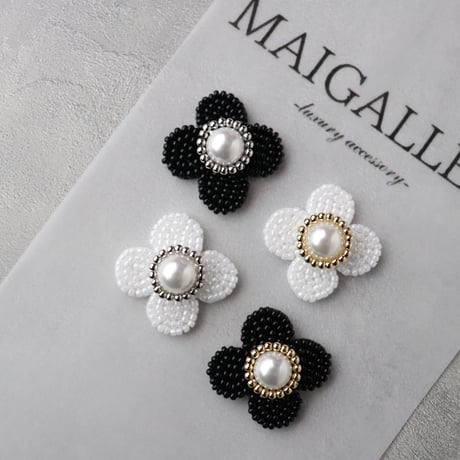 Flower studs year accessory