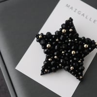 ダイヤカットブラックスターブローチ　gold