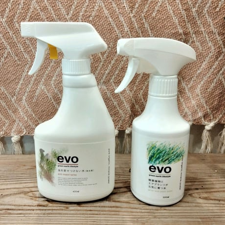 観葉植物とエアプランツが元気に育つ水 300ml（画像右）
