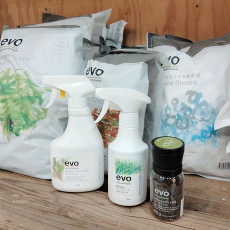 観葉植物とエアプランツが元気に育つ水 300ml（画像右）