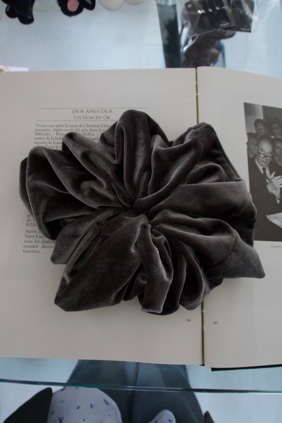 heyep / Large Velour Scrunchie | JURK