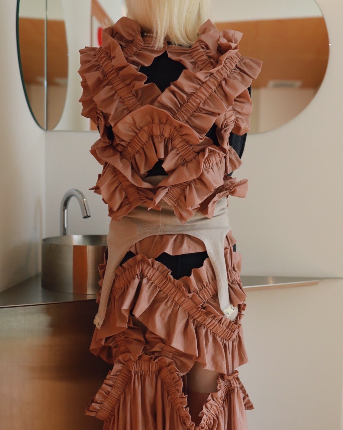 値段交渉ありHOUGA kiki frill vestキキフリルベストカーキー 値段交渉ありHOUGA kiki frill vestキキフリルベストカーキー